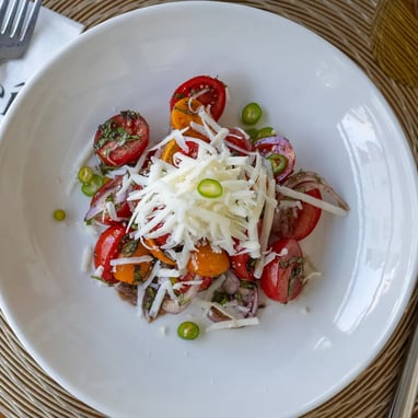 Pikante Sommersalat mit Cherrytomaten