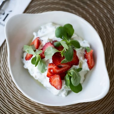 Portulak mit Joghurt und Fruchtnote